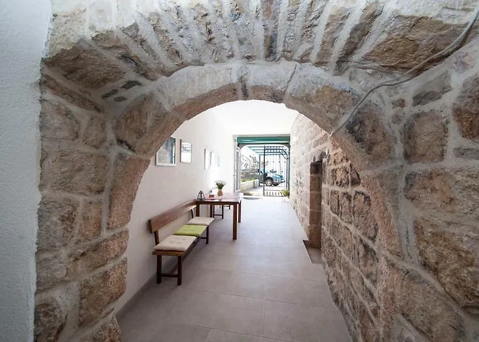Old Stone House Mario Podgora (Split-Dalmatia)