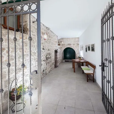 Old Stone House Mario Holiday home *